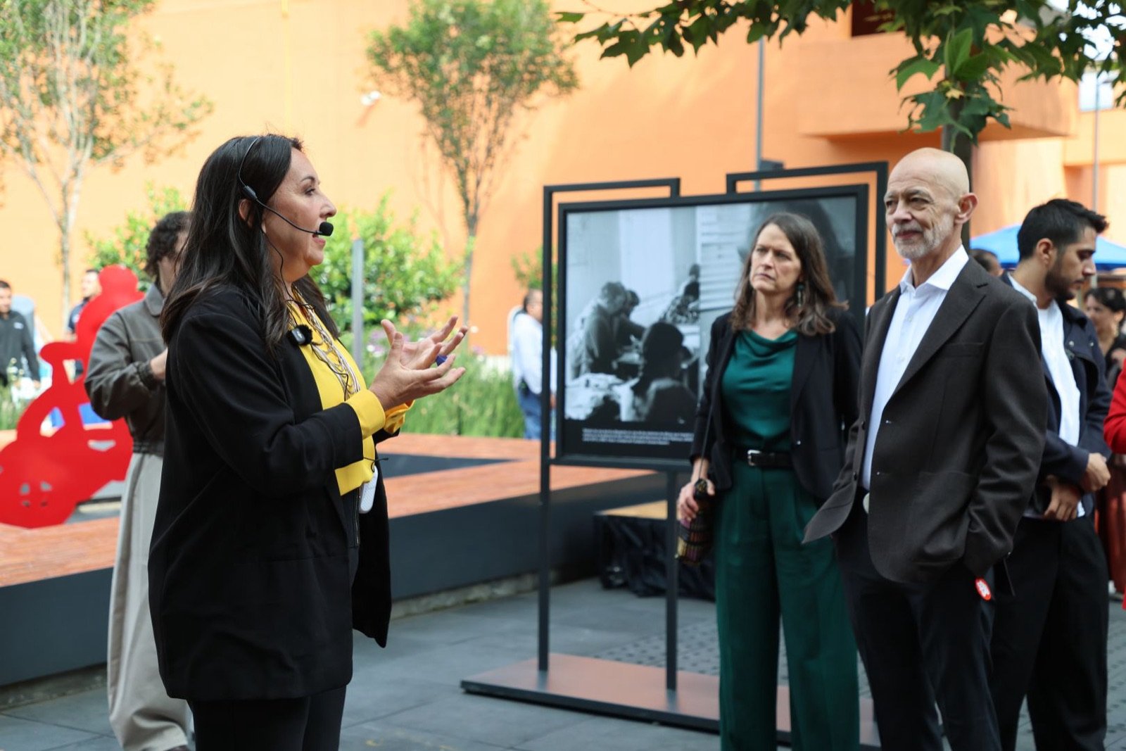 El mismo origen contado tres veces sin repetirte: lo que una exposición enseña a tu marca