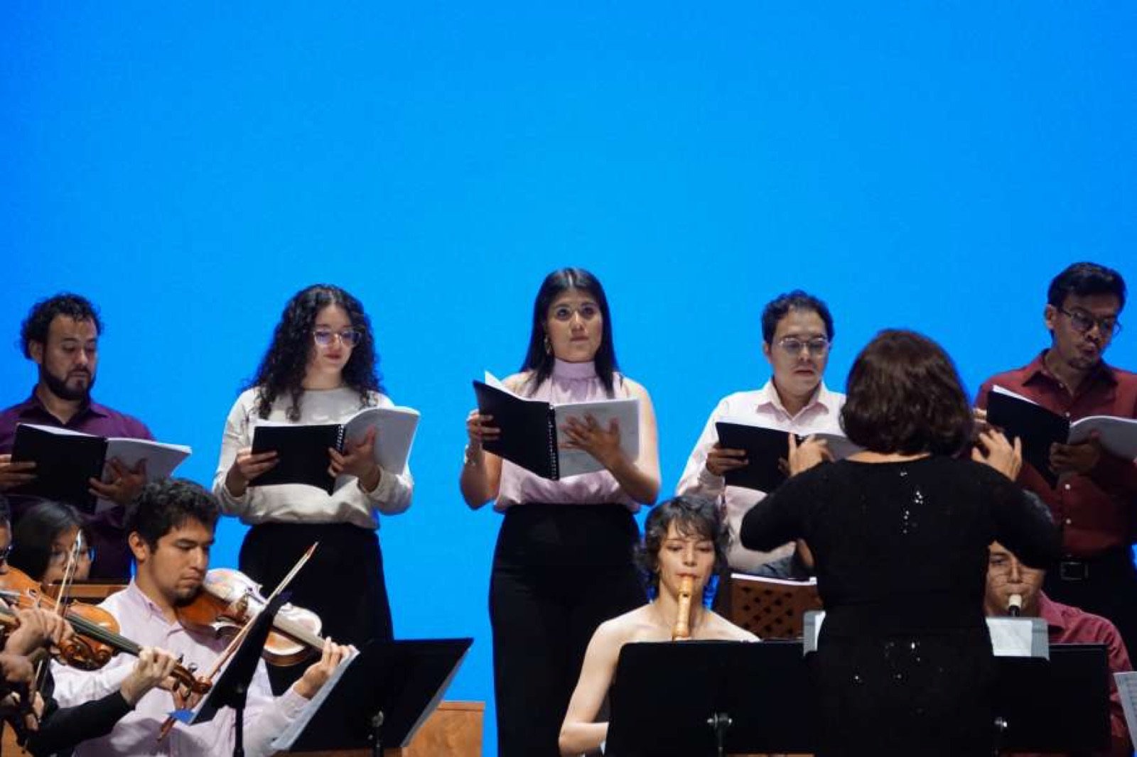 Tu aniversario no es un informe, es una invitación: lo que hizo un campus con música antigua
